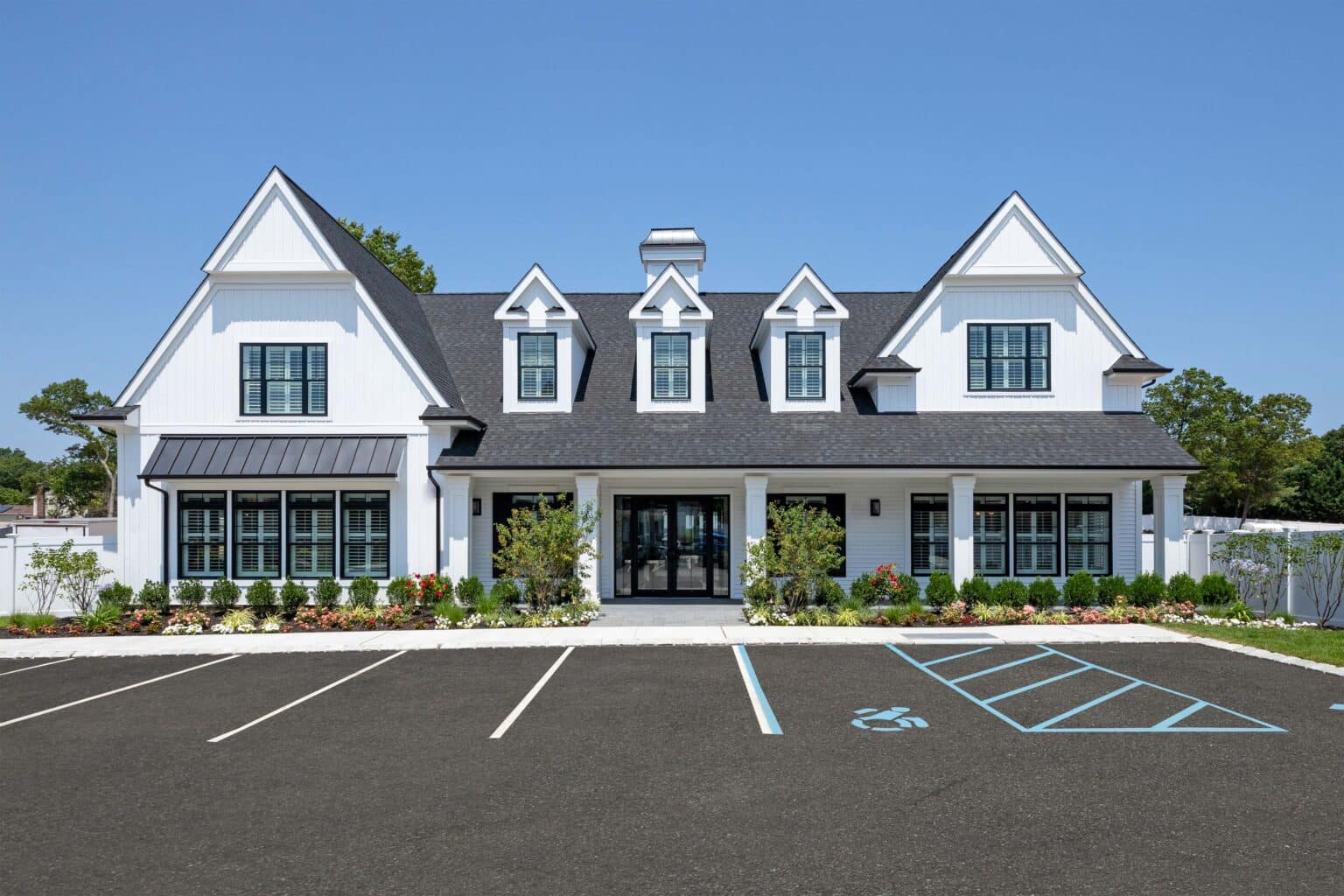 eastnorthport clubhouse exterior